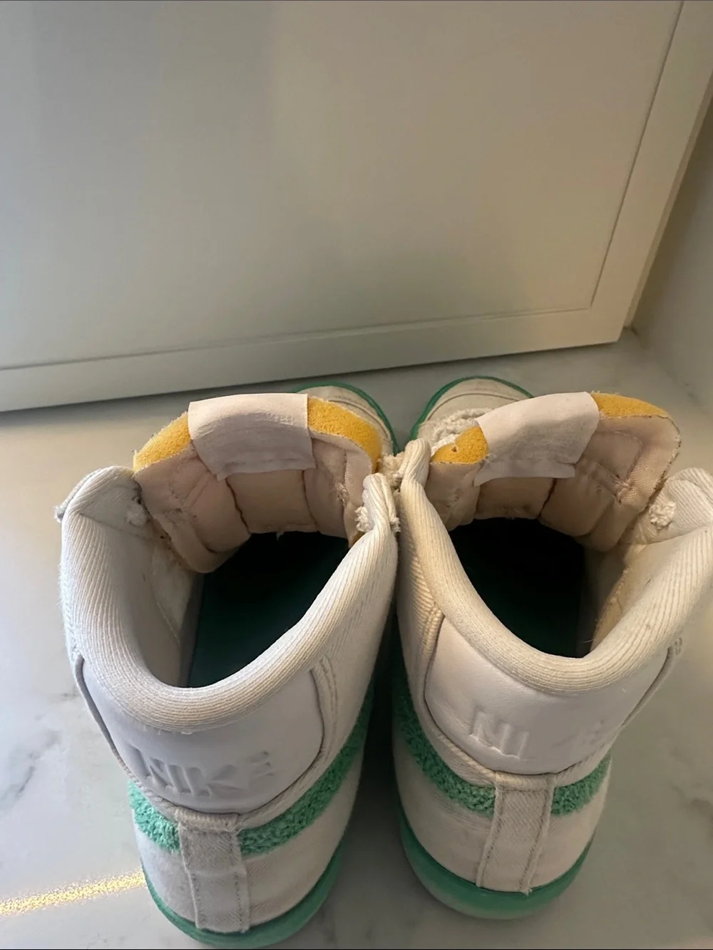 NIKE BLAZER MID ‘77 White and Green Hightop. Women’s Size US 7